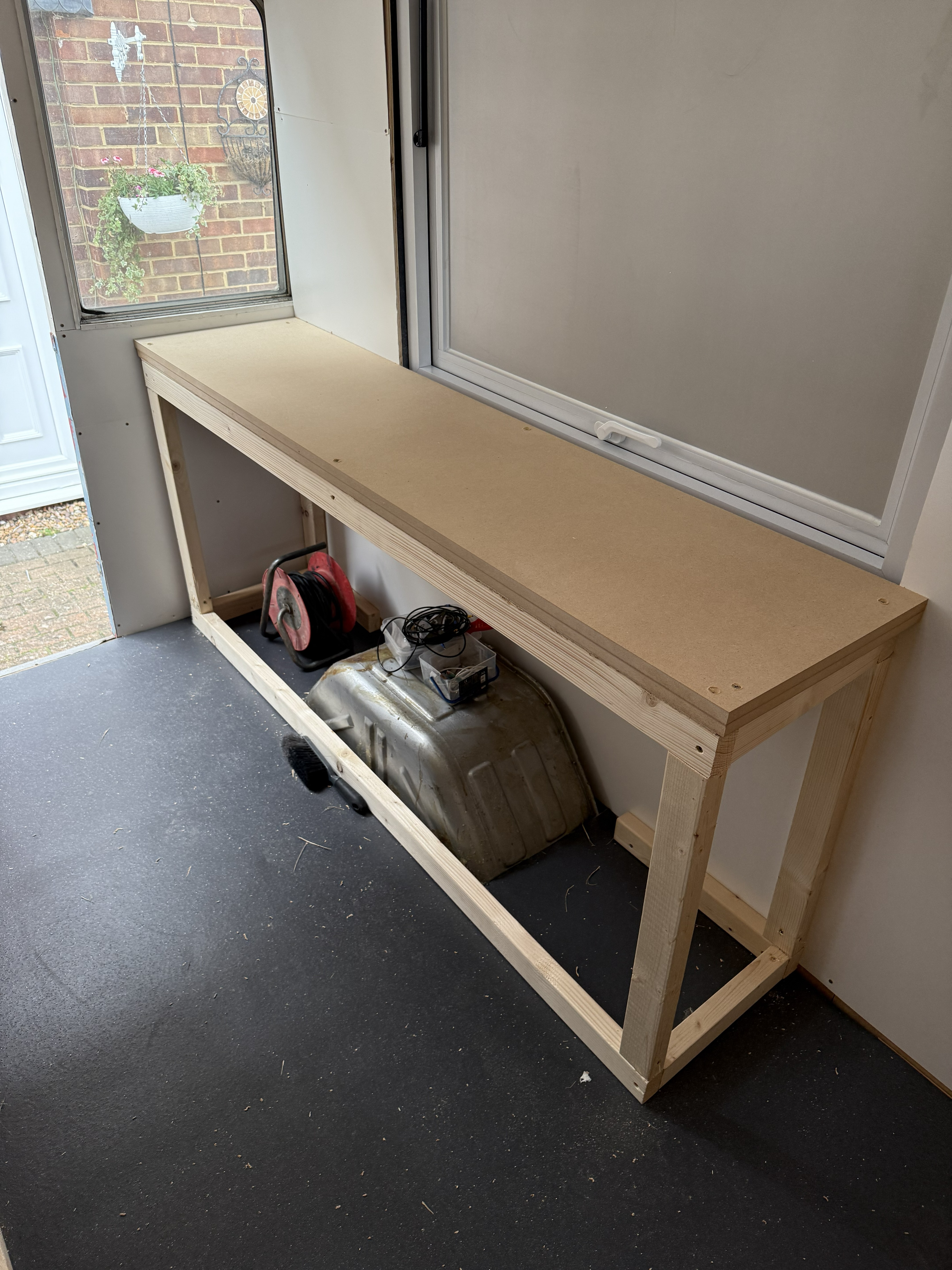 Second worktop frame inside Betty